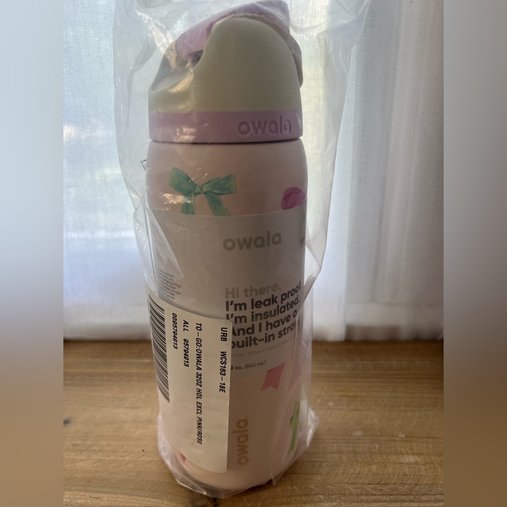 Owala Girlhood 32oz Free Sip Limited Edition UO Urban Outfitters Bows New - Picture 5 of 5